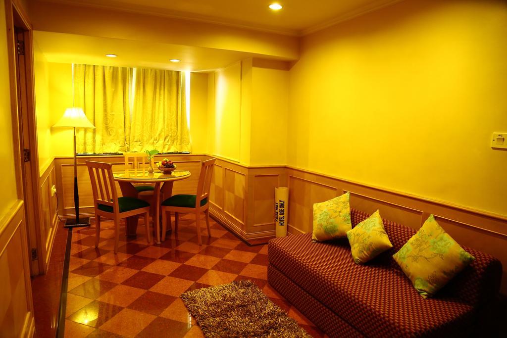 Kences Hotel -Opp Apsrtc Bus Stand Tirupati Zewnętrze zdjęcie
