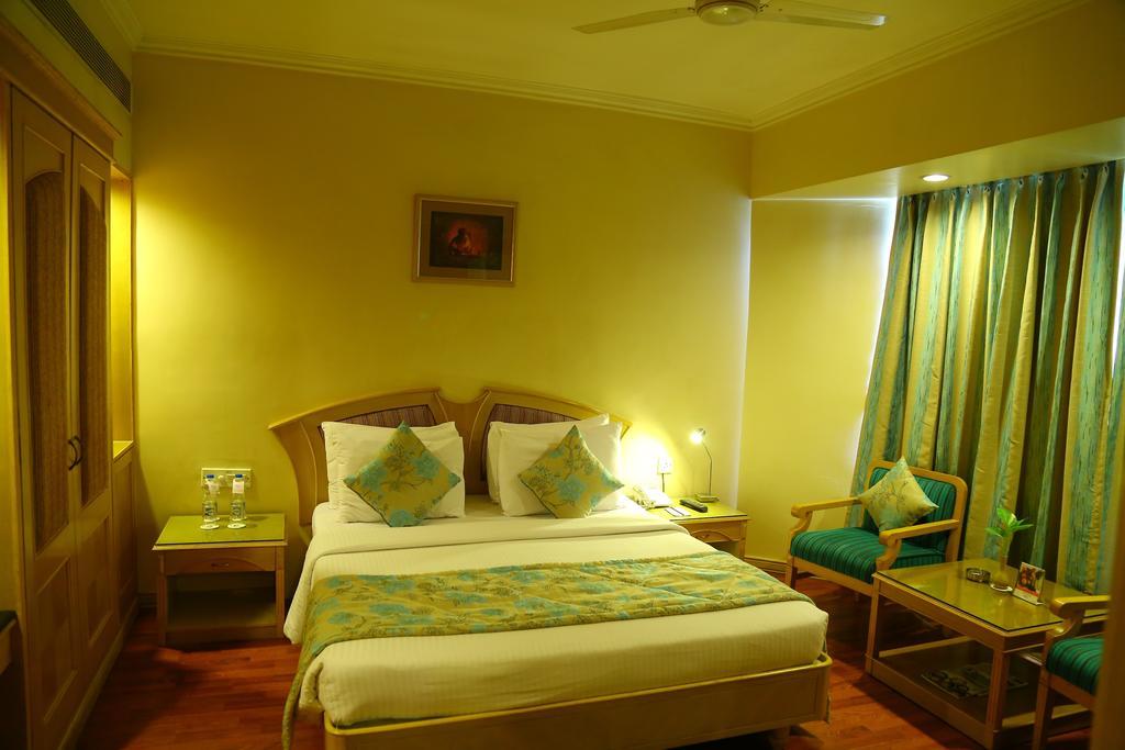 Kences Hotel -Opp Apsrtc Bus Stand Tirupati Zewnętrze zdjęcie