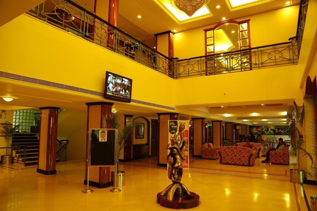 Kences Hotel -Opp Apsrtc Bus Stand Tirupati Zewnętrze zdjęcie