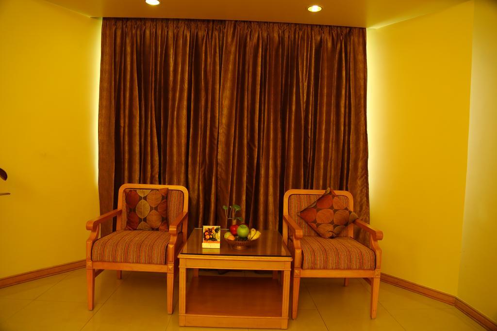 Kences Hotel -Opp Apsrtc Bus Stand Tirupati Zewnętrze zdjęcie