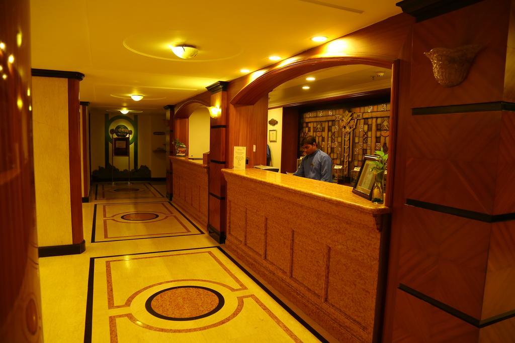 Kences Hotel -Opp Apsrtc Bus Stand Tirupati Zewnętrze zdjęcie