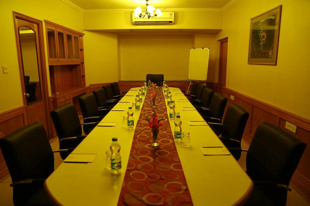 Kences Hotel -Opp Apsrtc Bus Stand Tirupati Zewnętrze zdjęcie